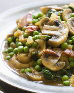 Закуска из зеленого горошка, грибов и консерированных перцев