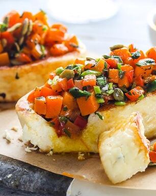 Жареный адыгейский сыр с овощами