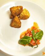 Жареный сулугуни с помидорами