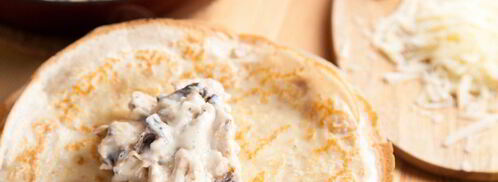 блинные мешочки с жюльеном из курицы и грибов. Шаг 6