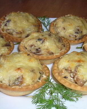 Грибной жульен в песочных тарталетках