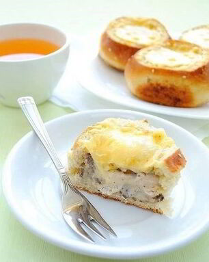 Жульен с курицей в булочке