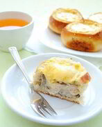 Жульен с курицей в булочке