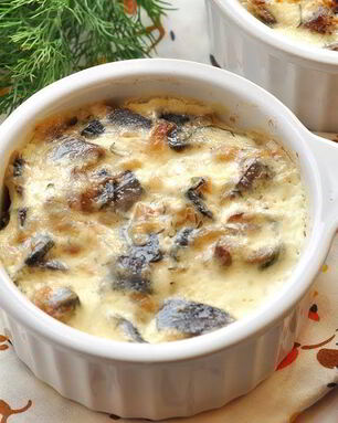 Жюльен из курицы в горшочках